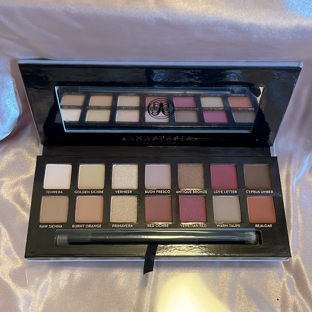 New in box, never swatched Anastasia Beverly Hills Modern Renaissance palette